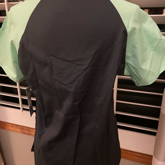 Uniform Advantage Butter Soft Scrub Top - Picture 3 of 6